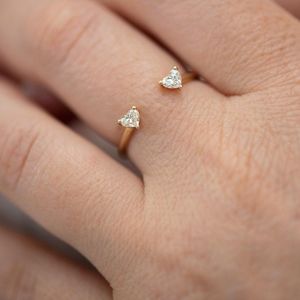 Anillo de compromiso de oro amarillo con dos diamantes CZ talla corazón, anillo abierto de oro macizo de 10K con dos piedras CZ, regalo de anillos de moissanita. - Product Image 3
