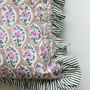 Funda de Cojín Cuadrada con Volantes Florales, Hecha a Mano, 100% Algodón, Cierre de Sobre, Estampada, Estilo Moderno, Decoración del Hogar - Product Image 5
