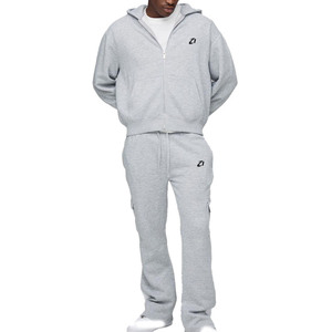 Sudaderas con capucha pesadas grises personalizadas con cremallera, MOQ bajo, venta al por mayor, conjuntos de jogger cargo para hombre, estilo urbano, ajuste regular, proveedor OEM/ODM - Product Image 1