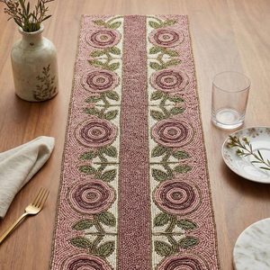 Camino de Mesa Bordado a Mano, Forma Personalizada, Diseño de Lujo, Ecológico, Duradero, Decorativo con Rosas Rosadas - Product Image 2