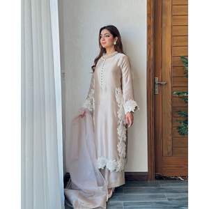 Ensemble haut et bas de soirée Dupatta pour femmes de créateur avec perle Moti Handwork - Product Image 1