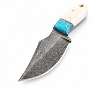 Cuchillo de caza y camping hecho a mano de grado industrial con hoja de punta caída, filo recto, acero de Damasco y mango de cuerno con cuero. - Product Image 1