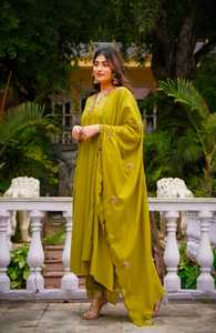 Conjunto de Traje Anarkali Elegante de Buena Calidad, Tela Suave, Atuendo Tradicional para Uso Festivo o en Bodas, en Venta - Product Image 6