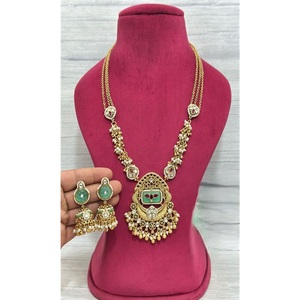 สร้อยคอประดับมุกเทียมงานปาร์ตี้ - Product Image 1