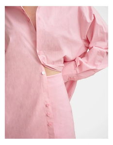 เสื้อเชิ้ตผู้หญิงสีชมพู แขนปกติ ติดกระดุม สไตล์ลำลอง ทรงหลวม คอปก เสื้อผ้าฤดูร้อน สตรีทแวร์ สีพื้น ผ้าฝ้าย 100% เป็นมิตรกับสิ่งแวดล้อม - Product Image 4