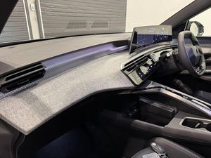 OFFRE EXCLUSIVE 2025 3008 SUV 1.2 PURETECH GT HYBRID - Product Image 5