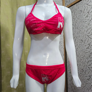 ชุดบิกินี่แบบ 3 ชิ้นสำหรับผู้หญิง ชุดว่ายน้ำเซ็กซี่แบบผูกคอ ลายปักสีชมพู สำหรับฤดูร้อน - Product Image 2