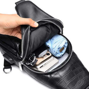 Sac bandoulière Oxford pour homme à motif crocodile avec fermeture éclair, sangle réglable, design antivol pour les voyages/le travail, toutes saisons - Product Image 4