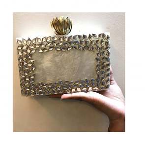 Bolsos y bolsos de resina hechos a medida adornados con pedrería, ideales para bolsos de moda a bajo precio por LUXURY CRAFTS - Product Image 1