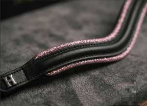 Rub International Ride Harnais en cuir pour cheval blanc avec garniture rose, taille personnalisable, ajustement confortable, emballage de luxe, international - Product Image 5