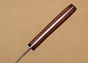 Cuchillo de Cocina de Acero de Damasco Hecho a Mano con Mango de Madera Pakka y Funda de Cuero - Product Image 2