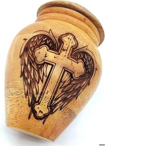 Urne gravée en forme de croix ailée, récipient en bois artisanal, symbole chrétien sculpté, vase commémoratif, souvenir religieux - Product Image 1