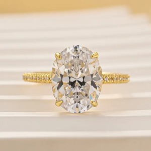 Bague de fiançailles classique en moissanite 925, taille ovale 4,25 carats (9*12mm), halo caché, en argent sterling plaqué or jaune, pierre blanche - Product Image 1