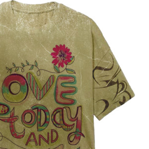 T-shirt graphique ajusté à col rond pour femme, motif floral et lettres imprimées effet délavé vintage, en tissu écologique et respirant - Product Image 3