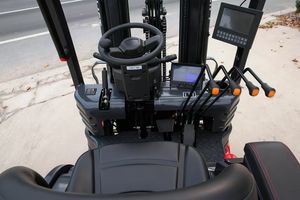 低价销售越野叉车，含免费充电器，1.5吨2吨平衡重电动叉车 - Product Image 5