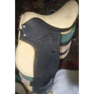 SE VENDE MONTURA DE CABALLO SALTANTE DE PIEL SILLÍN INGLES COLOR NEGRO ROJO EN DÓLAR 35 SE ACEPTAN TARJETA DE CRÉDITO TALLA 14 15 16 17 18 - Product Image 3