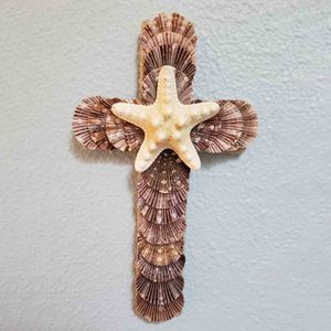 Cruz sagrada de conchas marinas para colgar en la pared, hecha a mano con conchas marinas naturales. - Product Image 2
