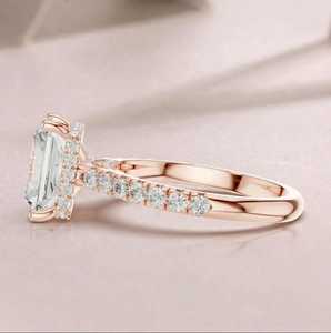 Bague de fiançailles et alliance pour femme en or rose avec diamant ovale et halo - Product Image 2