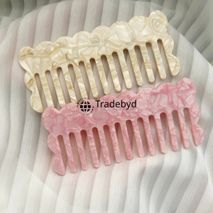 Peigne en résine artisanal de luxe Tradebyd pour démêler les cheveux, favoriser un coiffage fluide et des soins capillaires sains - Product Image 4