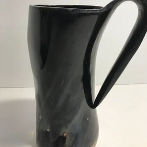 Jarra de Cuerno Natural Hecha a Mano y Ecológica con Diseño de Mitología Nórdica para Uso Doméstico - Product Image 1