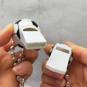 Colliers sifflets de football avec design de ballon - Accessoires parfaits pour les fêtes de match - Product Image 5