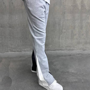Pantalones de chándal de pana 100% algodón para hombre, de cintura alta, corte holgado, estilo casual, con logotipo personalizado bordado y efecto apilado - Product Image 2