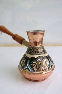 หม้อกาแฟทองแดงรูปทรงรัสเซียทำมือจากตุรกี ลายสลักแบบตุรกีเคลือบเงา เป็นมิตรกับสิ่งแวดล้อม คุณภาพสูง เหมาะสำหรับงานแต่งงาน งานเลี้ยงที่บ้าน - Product Image 2