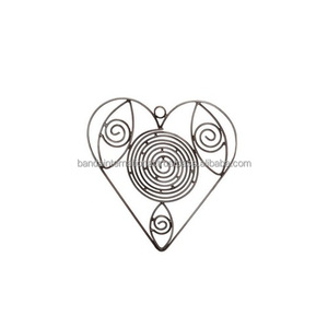 Coeur suspendu en fer décoratif pour la maison avec revêtement en poudre marron Article décoratif fini pour la décoration intérieure - Product Image 2