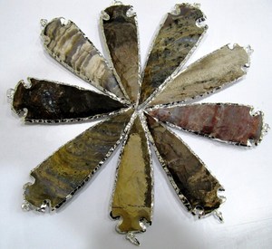 Breloques connecteurs en forme de flèche à boucle unique en jaspe naturel avec bord électroplaqué - Product Image 3