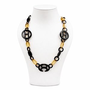 Collar de cuerno natural hecho a mano con belleza orgánica, ideal para la moda sostenible y los mercados de joyería ecológica. - Product Image 4