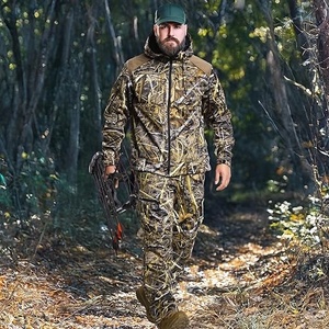 Chaqueta de caza de invierno duradera y aislada para condiciones climáticas extremas de frío. - Product Image 4