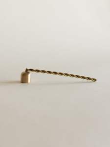 Équipement professionnel pour bougeoirs en métal, accessoire essentiel pour l'entretien des bougies, idéal pour les entreprises de fabrication artisanale de bougies. - Product Image 3