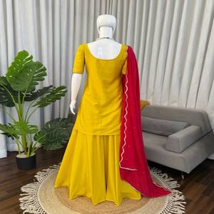 Ensemble Kurta Sharara en soie festive pour femmes VASTRA COTTAGE avec broderie de fils et de paillettes et dupatta en soie Chinon - Product Image 3