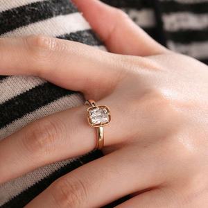 Anillo de Moissanita con Corte Cojín y Halo Oculto Clásico para Mujer, Plata 925 Original con Baño de Oro Amarillo, Regalo de Compromiso Nupcial - Product Image 6