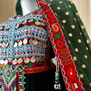 Robe ethnique afghane Kuchi pour filles, en mousseline de soie, manches longues, couleurs et tailles personnalisées, broderie artisanale, style artistique. - Product Image 5