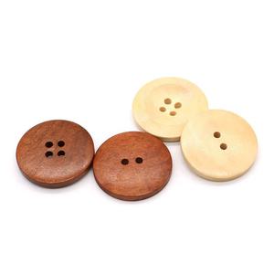 Botones de madera más vendidos y populares, utilizados para prendas de punto, chaquetas y abrigos de invierno, ya que su textura natural se adapta perfectamente. - Product Image 3