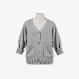 Cárdigan de punto antiarrugas 100% acrílico de color liso con cuello en V y 4 botones con bolsillos, estilo casual, de Vietnam - Product Image 1