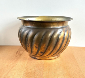 Indian Crafted from high-quality metal Minimalist Brass Metal Planter <strong>Pot</strong> Decorative Flower <strong>Pot</strong> for Indoor Outdoor Plants <strong>Balcon</strong> - Product Image 5