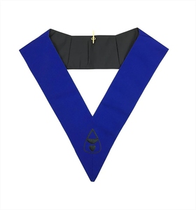 ปลอกคอสุนัข Almoner Blue Lodge สีน้ำเงินกำมะหยี่ พร้อมขอบสีเงิน ปักมือพร้อมที่ใส่เครื่องประดับ และตัวล็อคแบบปรับได้ - Product Image 1