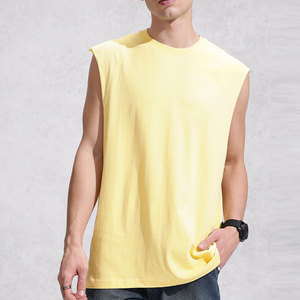 Camiseta sin mangas de punto con cuello redondo para hombre, color amarillo sólido, informal, de corte regular. - Product Image 1