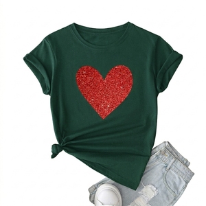 Camiseta de mujer con corazón rojo brillante, 100% algodón, ropa de verano, camiseta personalizada para mujer, camiseta de algodón. - Product Image 1