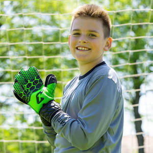 Gants de football professionnels respirants en gros pour l'entraînement – Meilleurs gants de gardien de but personnalisés en polyester/latex à doigts complets pour l'extérieur - Product Image 4