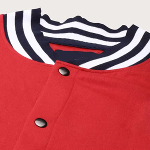 Chaquetas Varsity para Hombre con Cuerpo de Lana Roja, Mangas de Cuero Negro, Logotipo Personalizado, Bordado con Letras en Chenilla y Cuello Alto - Product Image 6