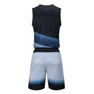Tenue de basketball fabriquée en tissu respirant conçu pour garder les joueurs au frais et au sec pendant les matchs intenses - Product Image 2