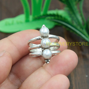 Anillo de Plata de Ley 925 Hecho a Mano con Tres Perlas, Anillo Minimalista con Perlas, Estilo Vintage para Mujer, Joyería de Perlas de Agua Dulce, Regalo - Product Image 4