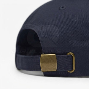 Gorra de Béisbol Personalizable de Alta Calidad con Tela Duradera de Poliéster/Algodón, Diseño Unisex Elegante y Cómodo para Uso en Todas las Estaciones - Product Image 3
