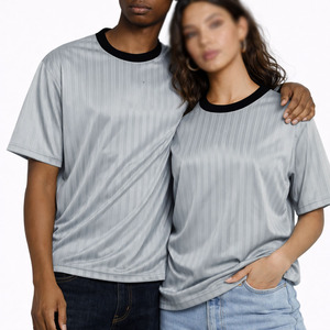 T-shirts personnalisés pour hommes en polyester texturé à rayures, fabrication OEM, marque privée, séchage rapide, vêtements de sport décontractés - Product Image 6