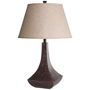 Lámpara de Mesa Vintage con Acabado de Cobre Martillado, Pantalla de Tela Beige y Base de Metal Bronce Antiguo para Decoración de Sala de Estar o Dormitorio - Product Image 1