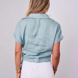 Camisa de lino holgada de verano para mujer con solapa francesa, bordados y parches, manga corta, estilo sencillo, venta al por mayor para boutiques. - Product Image 2