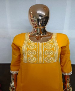 Kurta Amarilla de Algodón con Cuello Bordado, Largo hasta el Tobillo, Estilo Tradicional Indio-Pakistaní, Ropa Casual para Mujer, SALASAR 85317 - Product Image 4